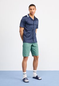 Dickies DUCK CARPENTER - Shorts - dark forest