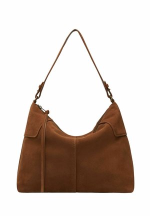 Bolso de hombro de ante marrón con una sola correa, cierre de cremallera y una delgada lengüeta decorativa de cuero en la parte delantera.