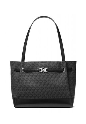 Bolso tote negro con tejido texturizado con el patrón del logo MK, detalles en cuero y un adorno de metal plateado en el centro.