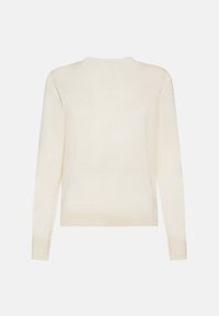 Maglione color crema con scollatura rotonda, maniche lunghe e orlo a coste. Texture liscia; nessun motivo visibile o dettagli metallici.