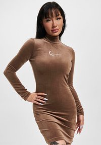 Karl Kani - SMALL SIGNATURE TURTLE NECK  - Etuikleid - taupe Thumbnail-Bild 1