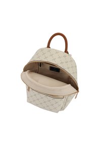 Beige rugzak met een geprint oppervlak, leren accenten en een rits hoofdcompartiment. Heeft een binnenste gevoerd gedeelte en handvat.