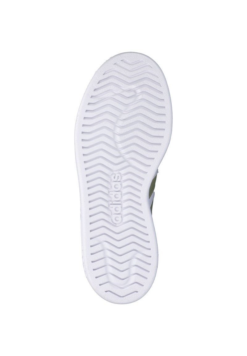 Semelle extérieure de chaussure en caoutchouc blanc texturé avec des motifs en zigzag et un logo en relief, présentée en angle pour une visibilité claire de la structure.