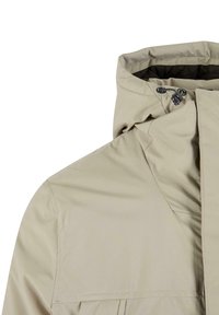 Ljusbeige vattentät jacka med hög krage, justerbara dragsnören och slät tygstruktur. Har sömnadsdetaljer och en minimalistisk design.