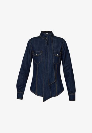 Camicia di jeans scura con maniche lunghe, colletto e un dettaglio annodato al collo. Presenta grandi tasche sul petto e cuciture gialle a contrasto.