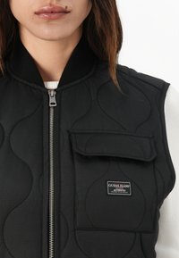 Guess Jeans QUILTED PUFFER  - Strukirani kaput - jet black