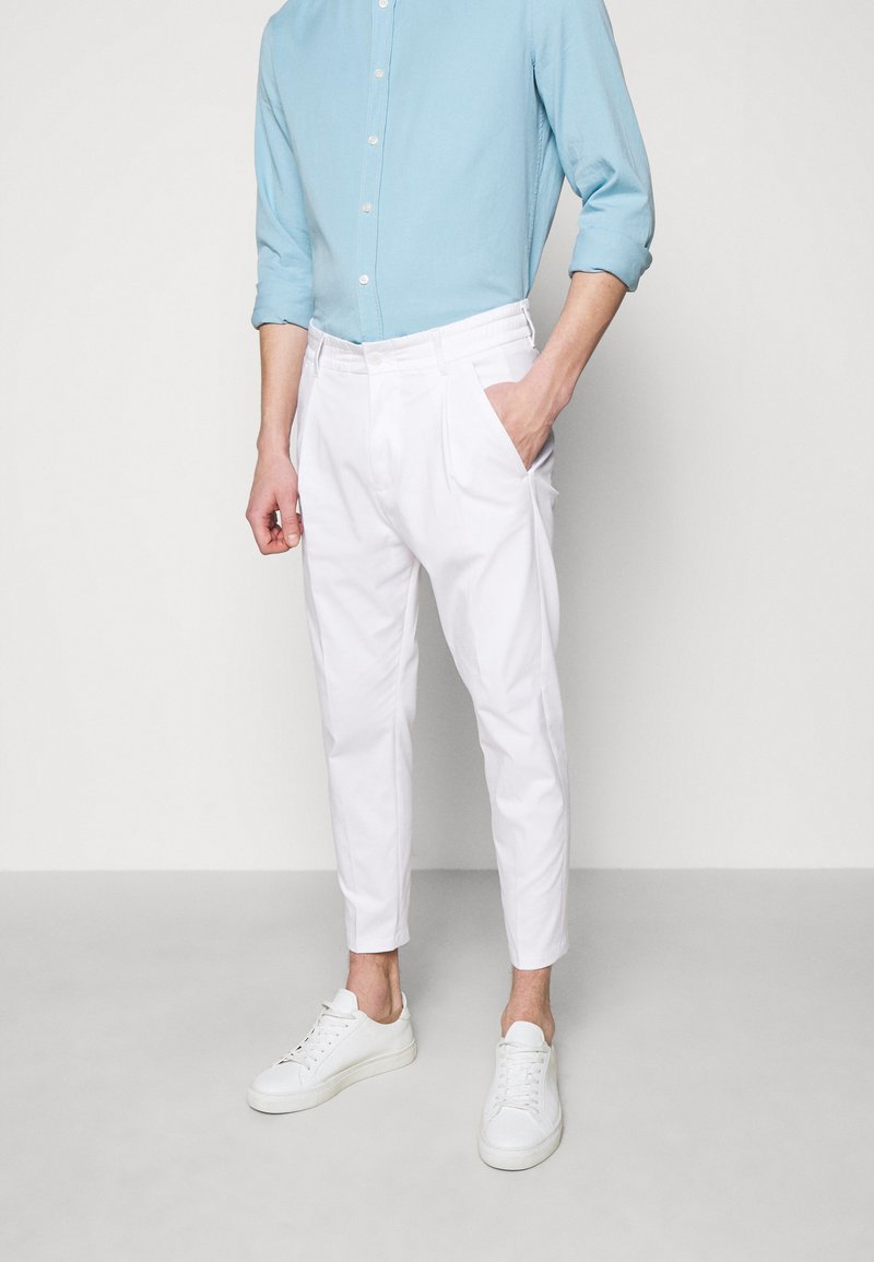 DRYKORN CHASY - Chinos - white