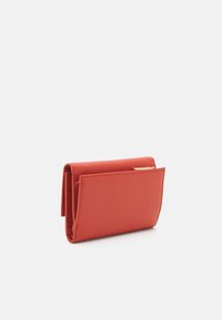 Coccinelle METALLIC SOFT - Portofel - grenadine red