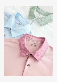 Non sélectionné, pink blue white woven collar