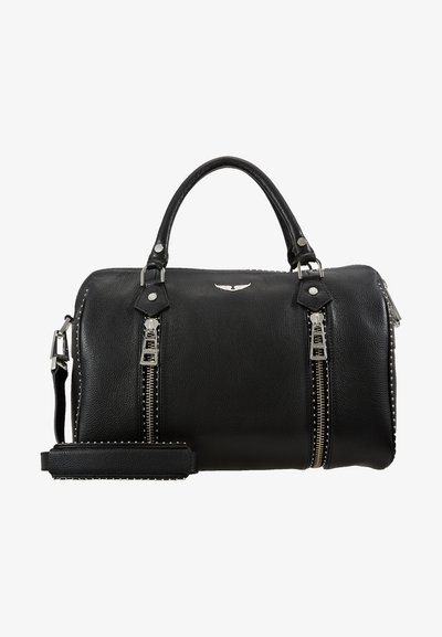 Sac à main en cuir noir avec deux zips en argent, poignées supérieures, bandoulière réglable et accents cloutés le long des bords. Finition texturée.