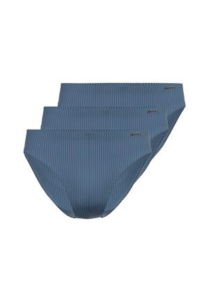 Drei blaue Herrenunterhosen mit dünnen weißen vertikalen Streifen, übereinander angeordnet mit sichtbaren Markenetiketten an den Bündchen.