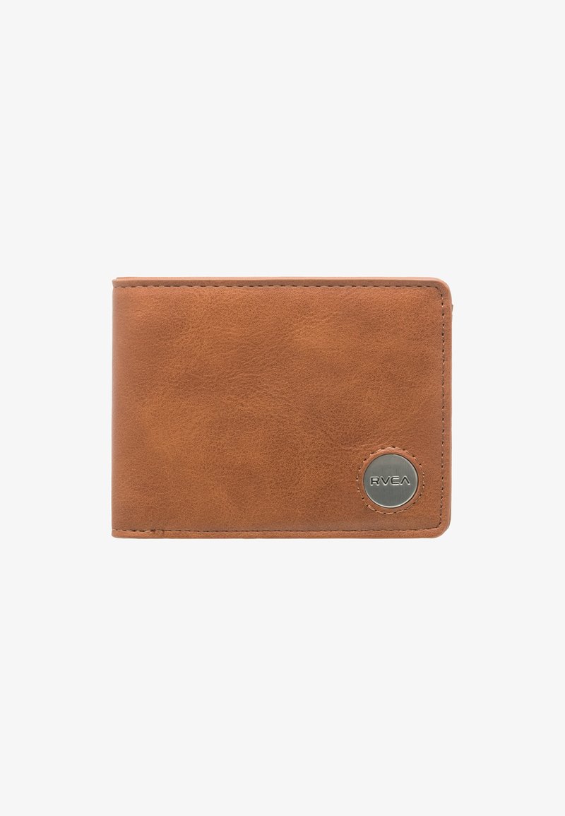 Brązowy portfel z sztucznej skóry o teksturowanym wykończeniu. Posiada srebrne logo RVCA z przodu oraz staranne przeszycia wzdłuż krawędzi.