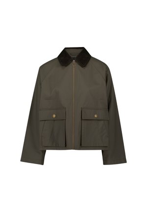 Olijfgroen cropped jack met een bruine corduroy kraag, een ritssluiting aan de voorkant en twee grote klepzakken met gouden knopen. Glad textuur.