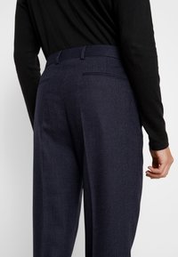 Calvin Klein Tailored Spodnie materiałowe