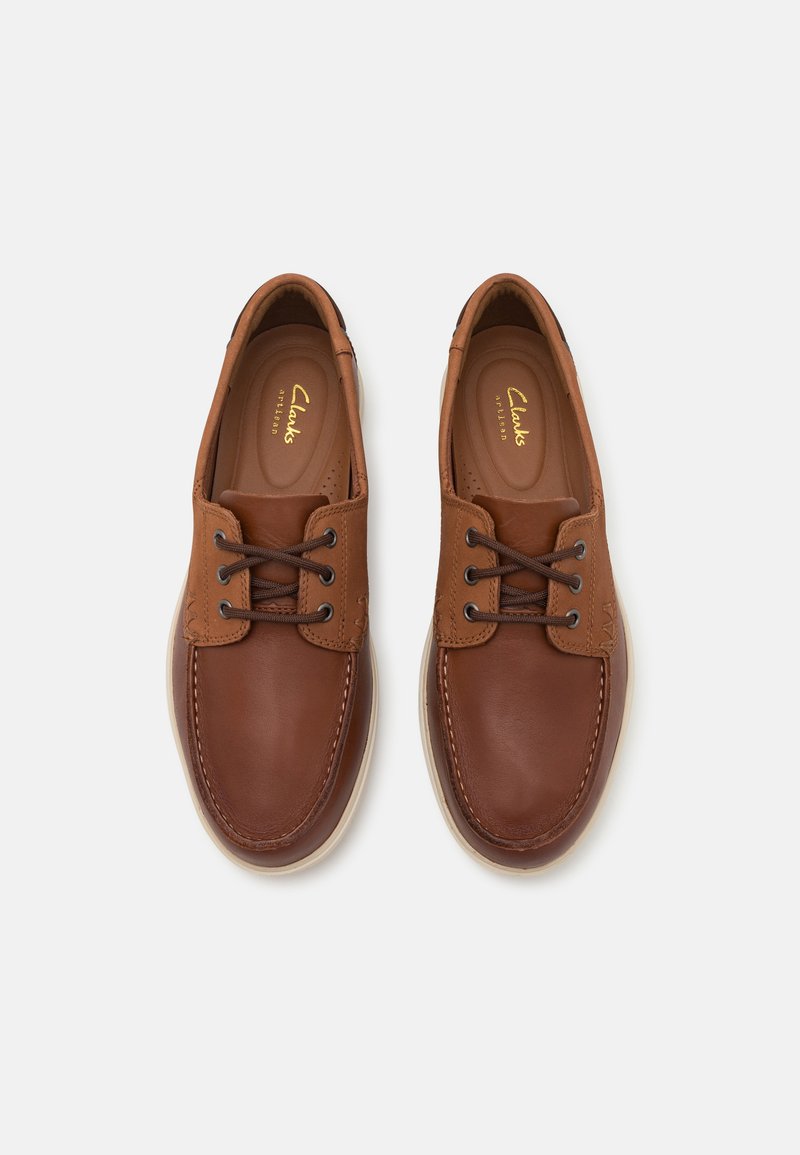 Clarks Bratton Boat Mens Dark Tan Nubuck, 9