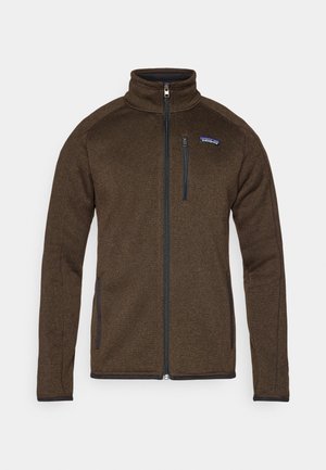 Brauner Fleece-Jacke mit hohem Kragen, vollem Frontreißverschluss und zwei Seitentaschen. Mit kleinem blauen Patagonia-Logo auf der oberen linken Seite.