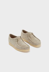 Clarks Originals - WALLABEE - Neformalni čevlji z vezalkami - pale grey Miniaturna slika 1