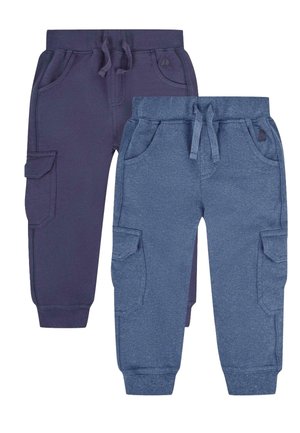 Zwei Paar Jogginghosen in Dunkelblau und Meliertem Blau. Beide verfügen über Seitentaschen, einen elastischen Bund und eine Kordelzugvorrichtung.