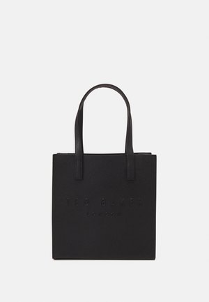 Crna torba preko ramena napravljena od teksturiranog materijala s urezanim logotipom "TED BAKER LONDON" sprijeda i dvostrukim čvrstim drškama.