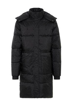 Melnā pufīgā virsjakā ar augstu apkakli, rāvējslēdzēju un pogu aizdari, divām priekšējām kabatām, ribotām aprocēm un nedaudz spīdīgu, quilted tekstūru.