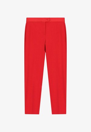Pantaloni rossi su misura con tasche frontali, vita con cinturino e chiusura con un solo bottone.