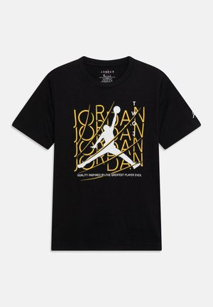 T-shirt en coton noir avec un graphique silhouette blanc d'un joueur de basketball, accompagné d'un texte jaune et blanc indiquant "JORDAN" et "T3."