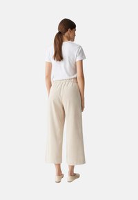 OPUS HIGH RISE CROPPED WIDE FIT - Pantaloni - natural glaze