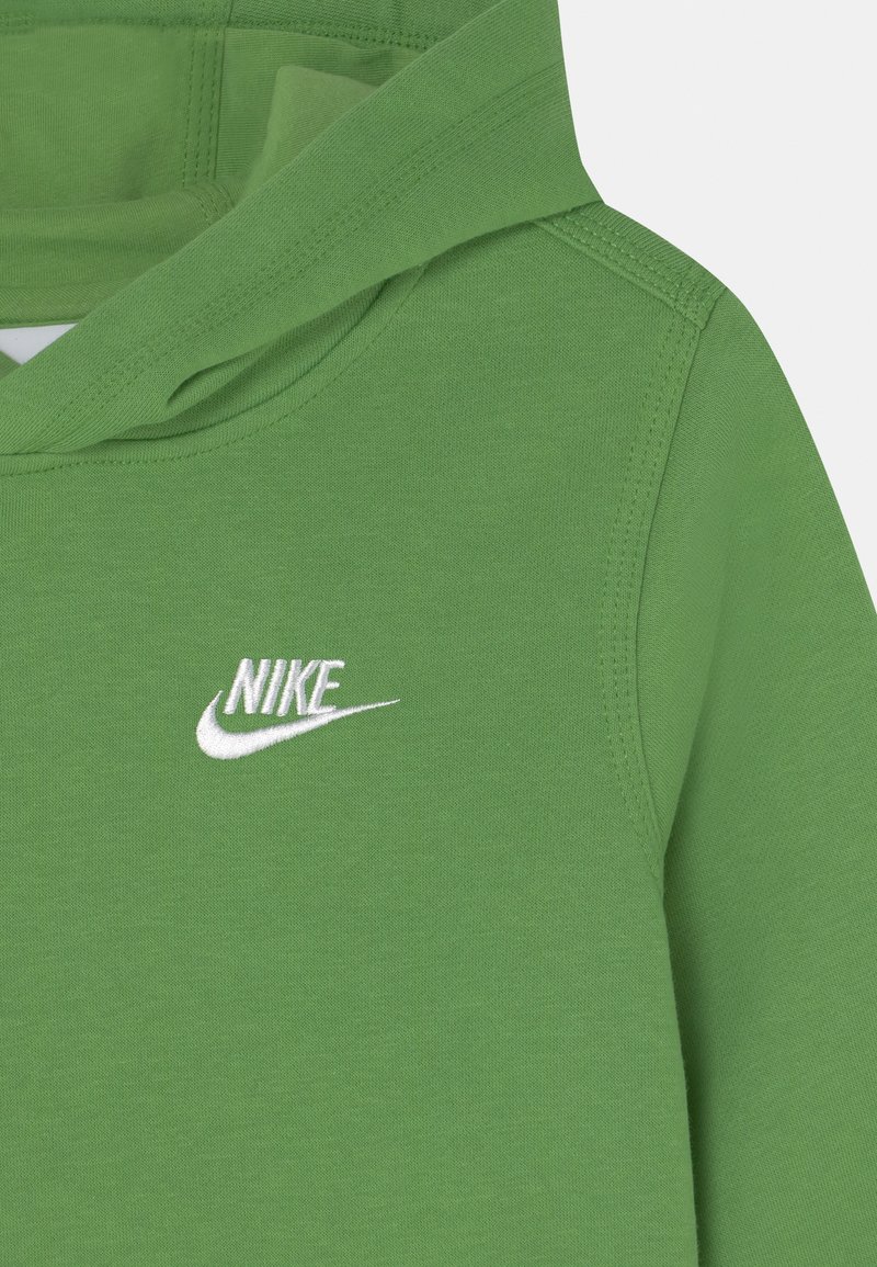 Kinder Pullover | Nike Sportswear PO CLUB Kapuzenpullover chlorophyll/grün - TA20576 Kinder Pullover | Nike Sportswear PO CLUB Kapuzenpullover chlorophyll/grün - TA20576