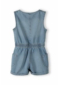 Denim overal v světle modré barvě, bezrukávový design, elastický pas, dvě boční kapsy a prošitý lem na šortkách. Hladká, strukturovaná tkanina.