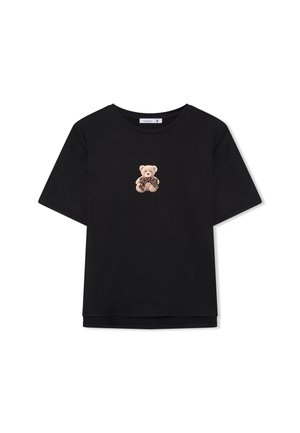 T-shirt nera in cotone con un design di orsetto ricamato e un motivo a stampa leopardata sulla pancia, maniche corte e scollatura rotonda.