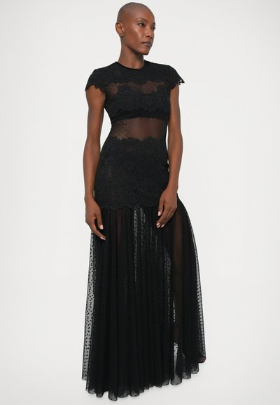 Črna čipkastih oblek s prosojnimi deli, kratkimi kapicami, prilegajočim korzetom in dolgim nabranim krilom. Nežna vzorčenja po celem.