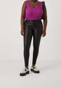 ONLY Carmakoma Tygbyxor - black