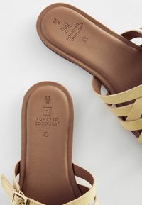 Next FOREVER COMFORT CROSS STRAP REGULAR WIDE FIT - Slip-on sandaler - light yellow