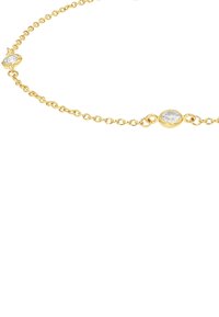 Guldkedja armband med små klara stenar i runda inställningar, med en delikat länkdesign för lätt bärande.