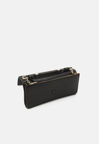 BOSS ARIELL - Delninukė - black