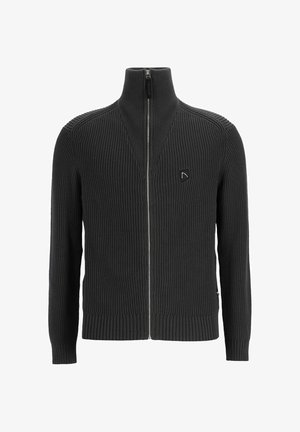 Sötétszürke, bordázott, cipzáros pulóver magas gallérral. Háromszög alakú varrásmintával és egy kis logóval a mellrészen rendelkezik.