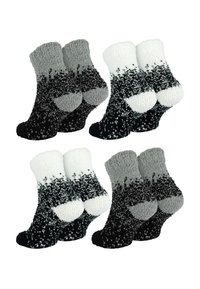 Vier Paare gemütlicher Socken mit einem Farbverlaufs-Muster. Die Farben umfassen Weiß, Grau und Schwarz. Das Material wirkt weich und strukturiert.