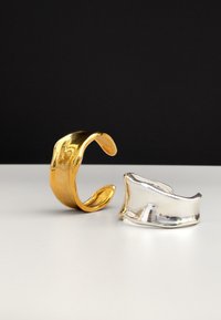 Orelia STATEMENT MOLTEN CUFF - Pulsera - silver-coloured