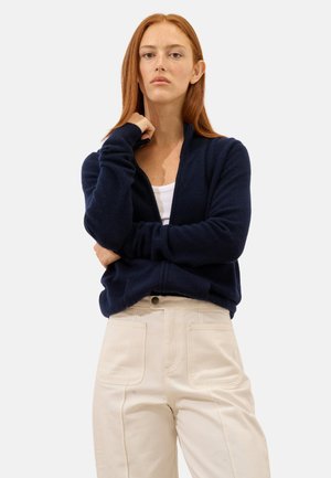 Just Cashmere ZIPPED  WITH KANGA POCKET - Strickjacke - bleu marine