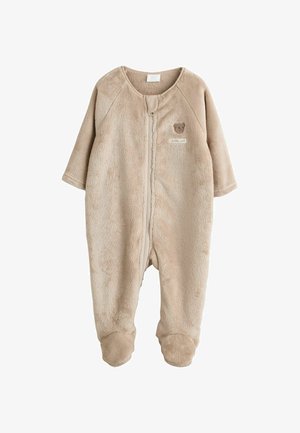 Zachte beige babyromper met lange mouwen, voetjes, een rits aan de voorkant en een klein berengezicht met de tekst "little cub" op de borst.
