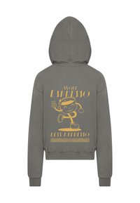 Felpa con cappuccio in tessuto grigio che presenta una grafica di un cartone animato giallo di una tazza di caffè che corre, con il testo "MORE ESPRESSO LESS DEPRESSO".