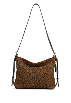 Sac à épaule imprimé léopard marron avec bandoulières sombres réglables et petit texte logo "nat & nin" au centre avant.