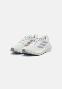 adidas Performance SUPERNOVA STRIDE - Silniční běžecké boty - crystal jade/silver violet/bliss lilac
