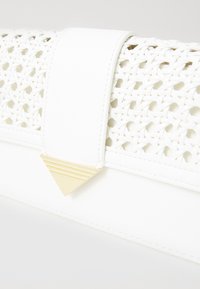 Thumbnail Image 4
