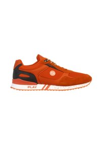 Baskets de sport orange et noires avec semelle blanche, design à lacets et texte "PLAY" sur le côté de la semelle.