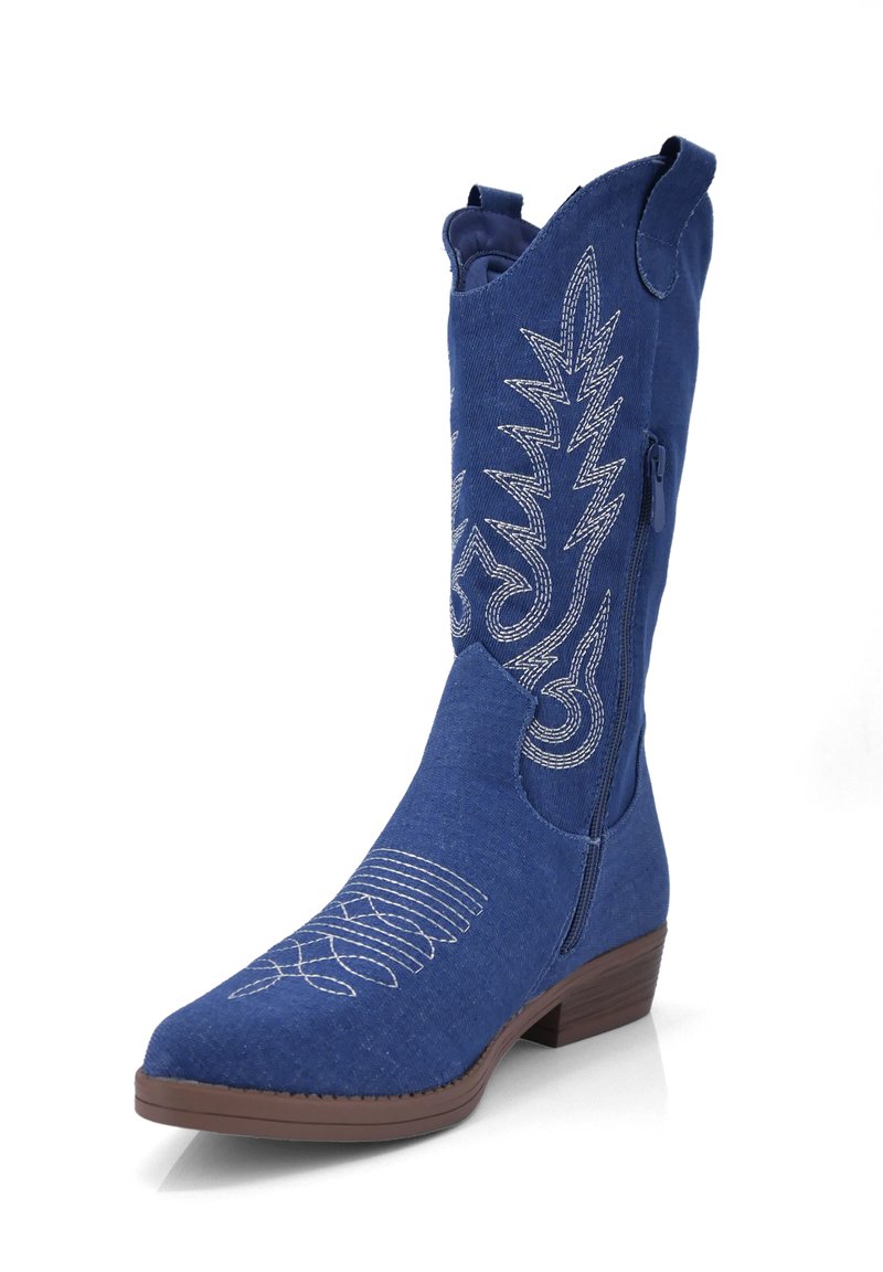 Bottine de cow-boy bleue avec bout pointu, en matière textile, détails de couture, et fermeture éclair latérale. Design de broderie décorative notable sur la tige.