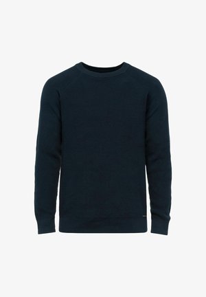 Granatowy sweter dziany z okrągłym dekoltem, prążkowaną teksturą, długimi rękawami oraz ściągaczami przy mankietach i dole. Posiada bezszwowy design ramion.