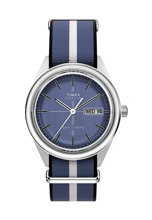 Timex Marlin pulksteņiem ir nerūsējošā tērauda korpuss, zila saskarne, melni stundu rādītāji un tumši zilas auduma siksniņas ar baltām svītrām. Iekļauta dienas-dates rādītāja funkcija.