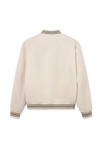 Jachetă bomber bej deschis, cu guler ribbed cu dungi verde închis, manșete elastice și o textură a materialului netedă, ușor lucioasă.