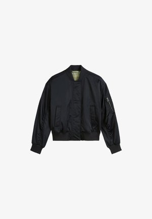 Schwarze Bomberjacke aus glattem Nylon. Verfügt über einen hohen Kragen, gerippte Bündchen und Saum, zwei Fronttaschen und eine mit Reißverschluss verschließbare Ärmelreißverschlusstasche.